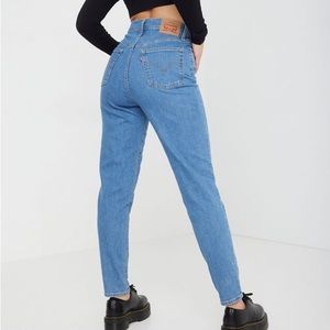 High-waisted Taper Levis Jeans
